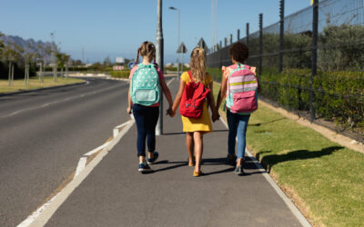 „Bezpieczna droga do szkoły”: audyt trasy z dzieckiem krok po kroku + plan trasy do druku